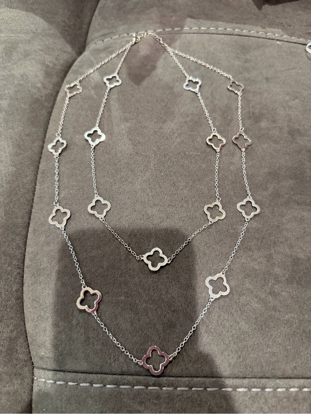 Long Clover-Link Silver Necklace in White Silver